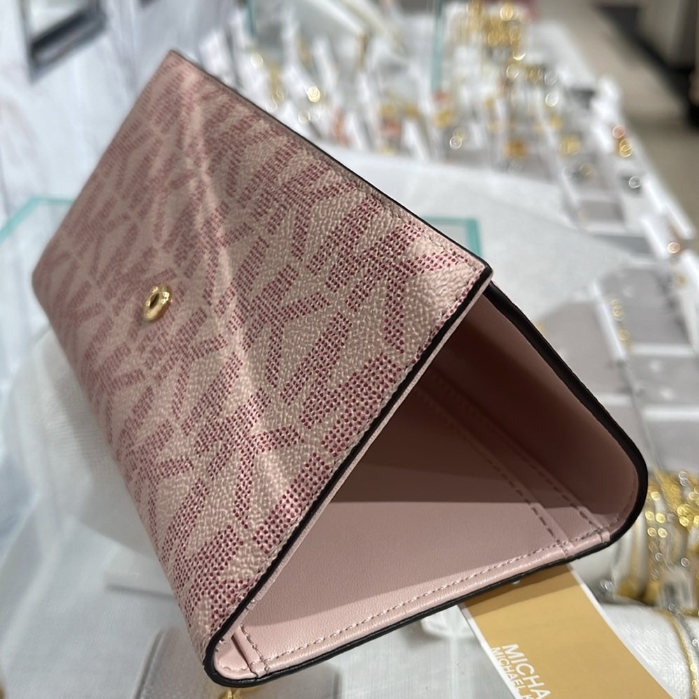 Michael Kors Jet Set Large Logo Trifold Wallet
Powder Blush Multi
NWT - Picture 15 of 16